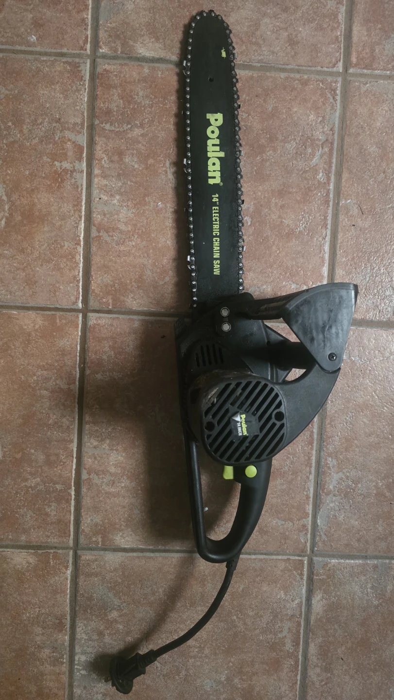 Yardworks electric chainsaw - photo 2