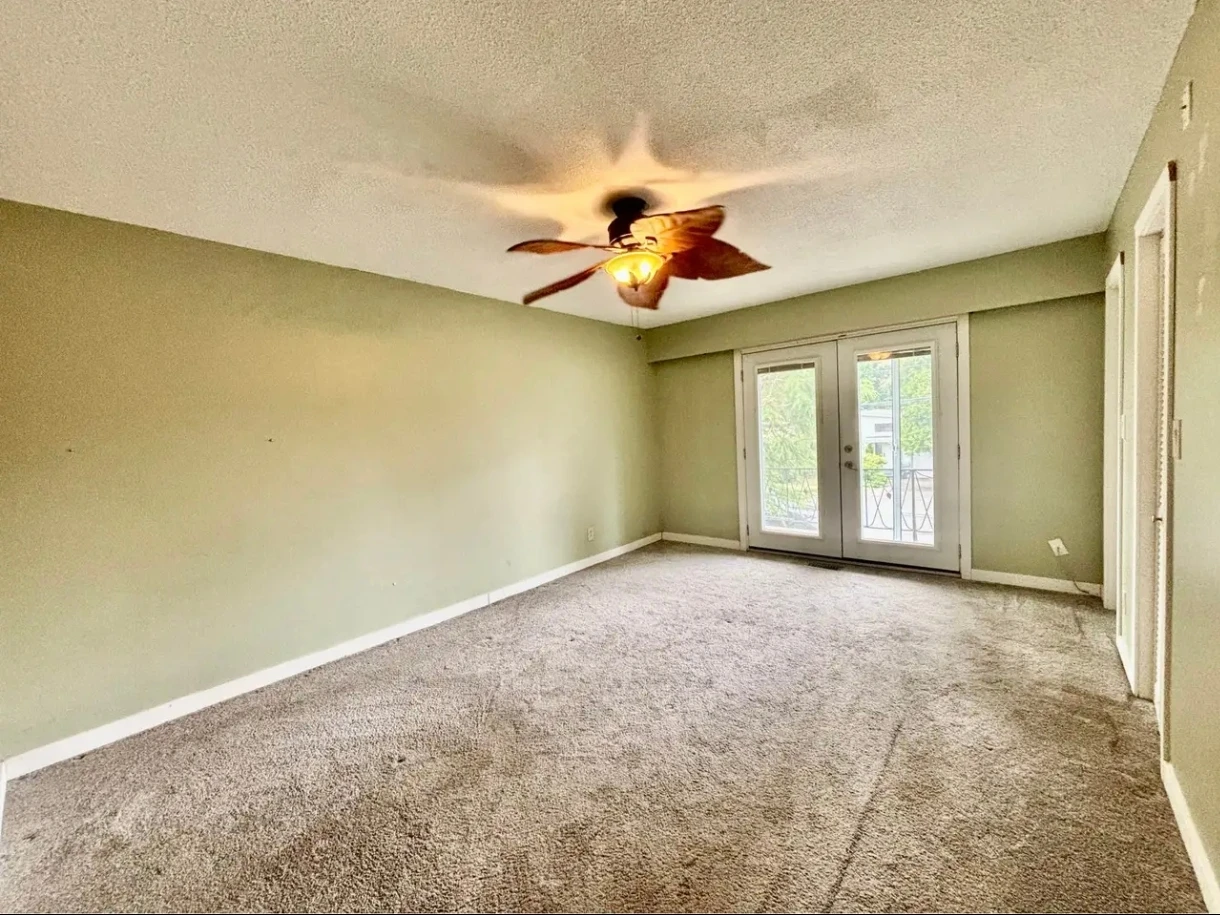 5 or 4  bedrooms house in White Rock for rent/near Earl Marriott - photo 4