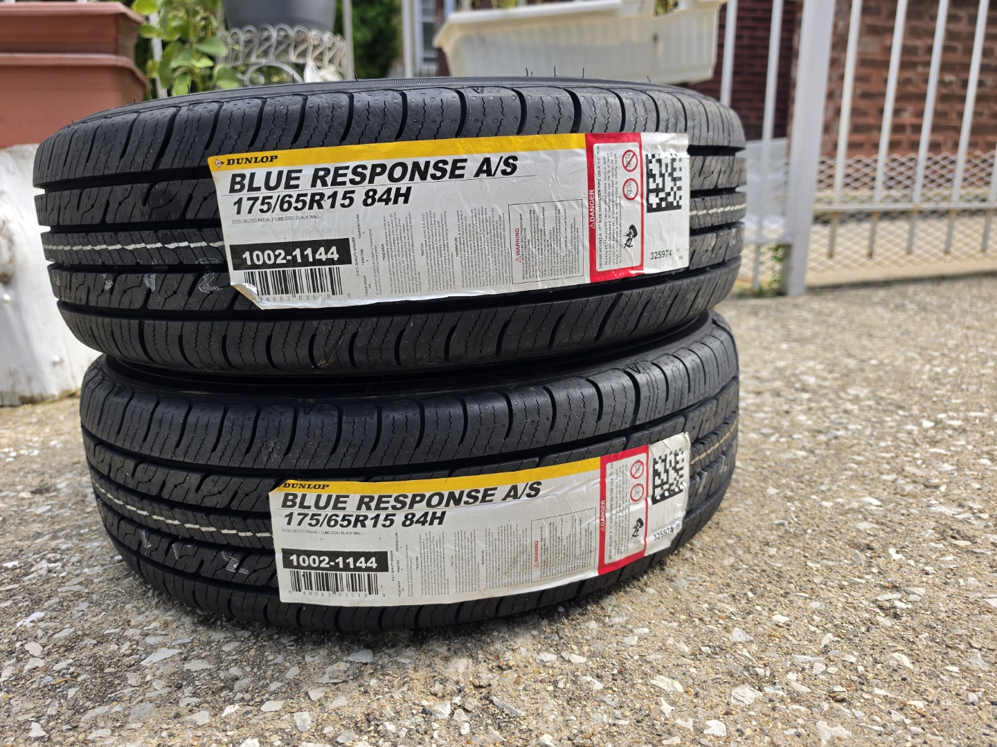 New Dunlop 175/65R15 tires x 4 - photo 4