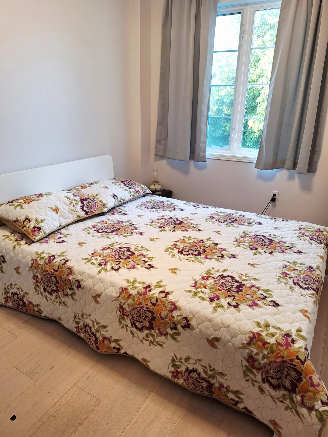 Floral Quilt and Pillow Shams