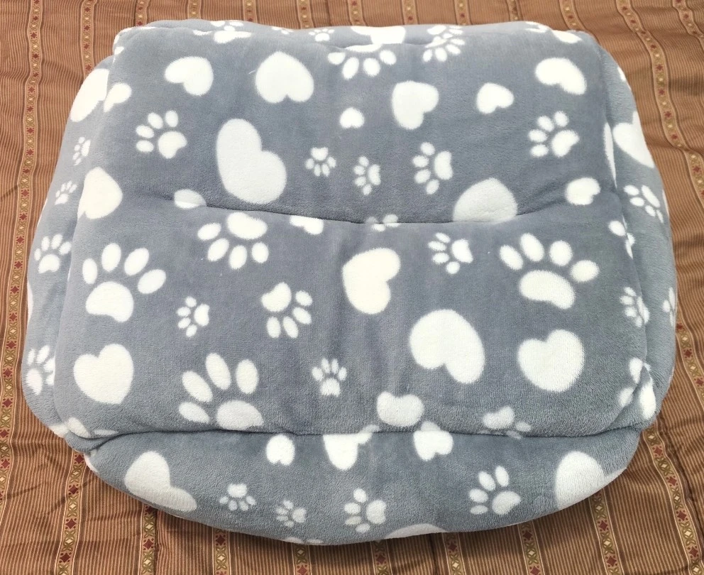 Fringe Studio Paw  Charcoal Medium Hearts Microplush Pet Bed . - photo 3