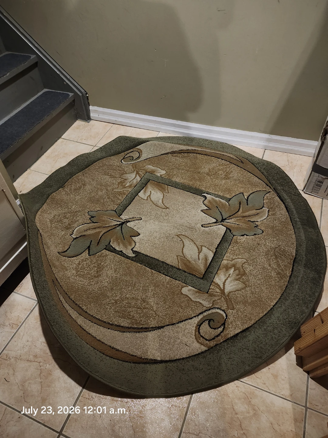 2 Area Rug with Leaf Design
