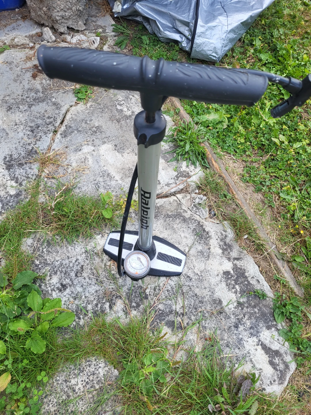 Raleigh Bicycle Pump with Gauge - photo 2