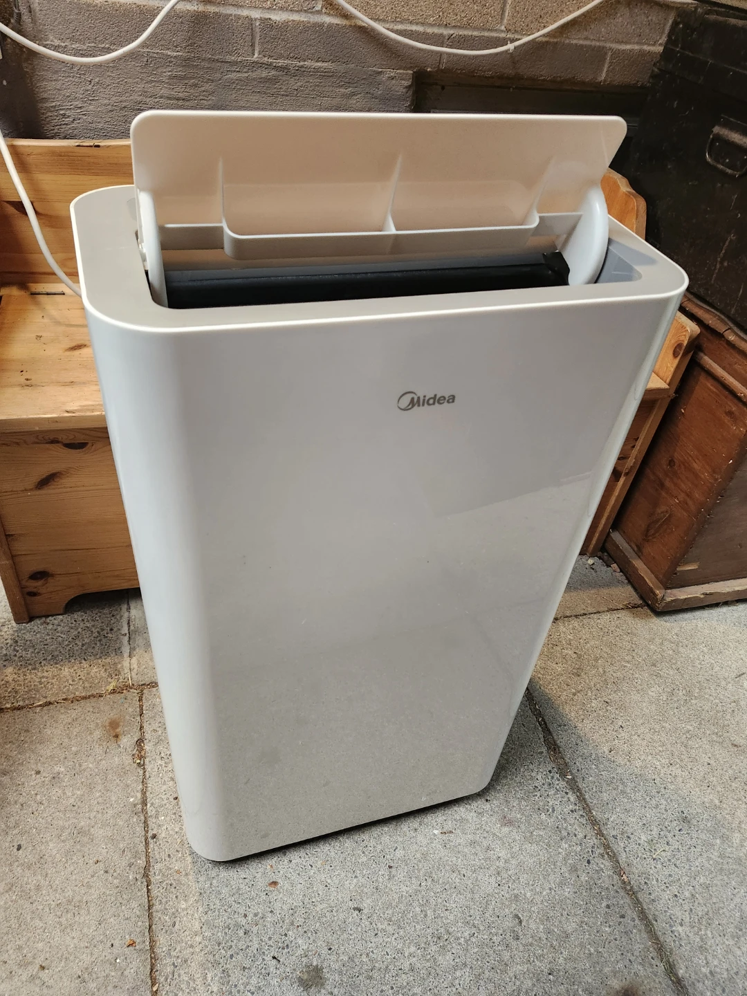 Midea Portable Air Conditioner Smart WIFI- 12000 BTU Like new
