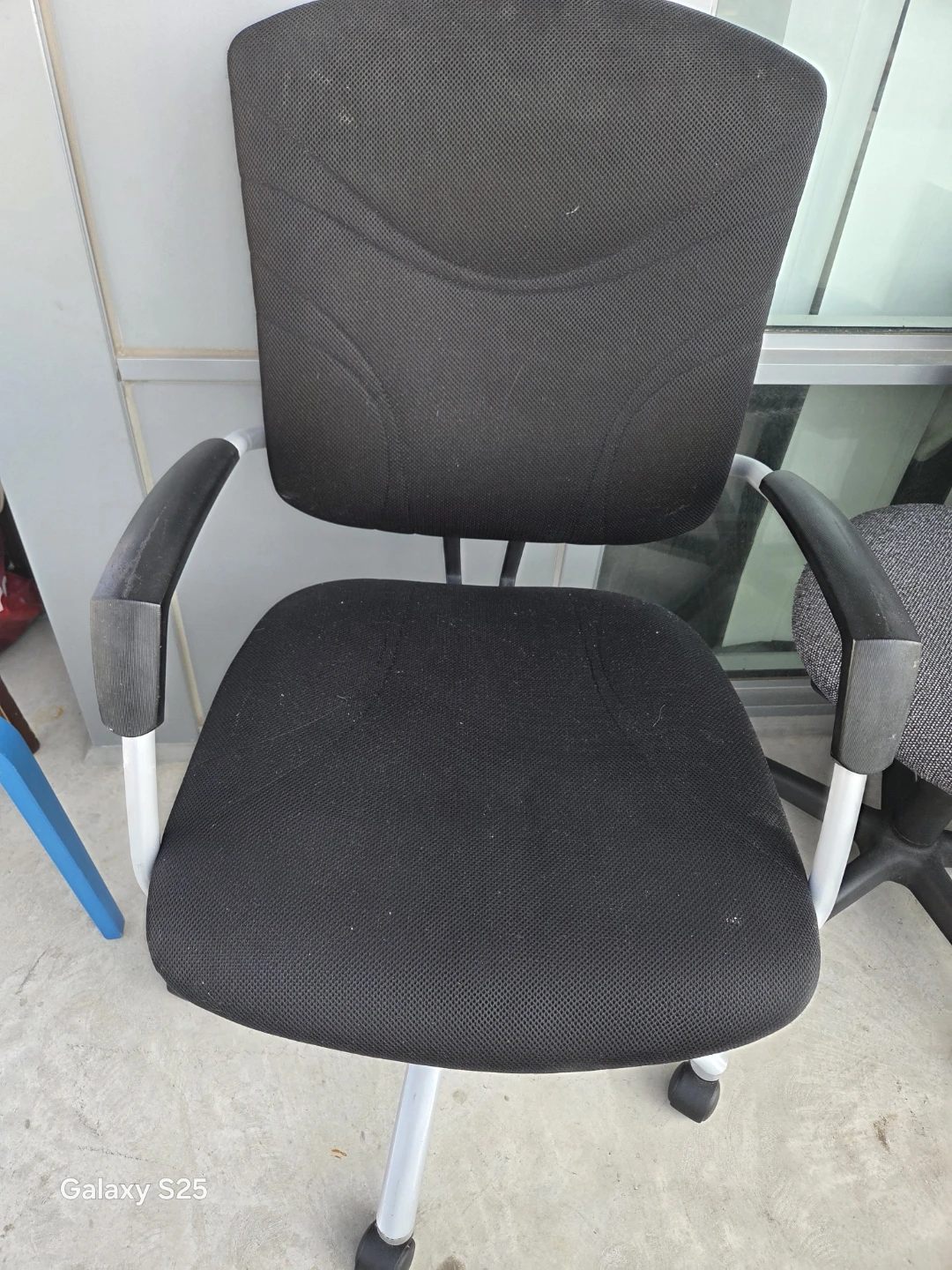 Black Office Chair - photo 3