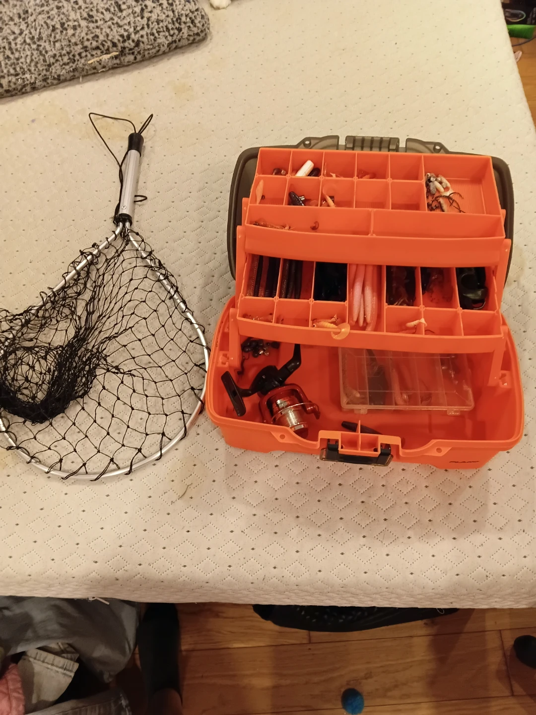 Shakespeare Fishing Reel with Tackle Box and Net - photo 3