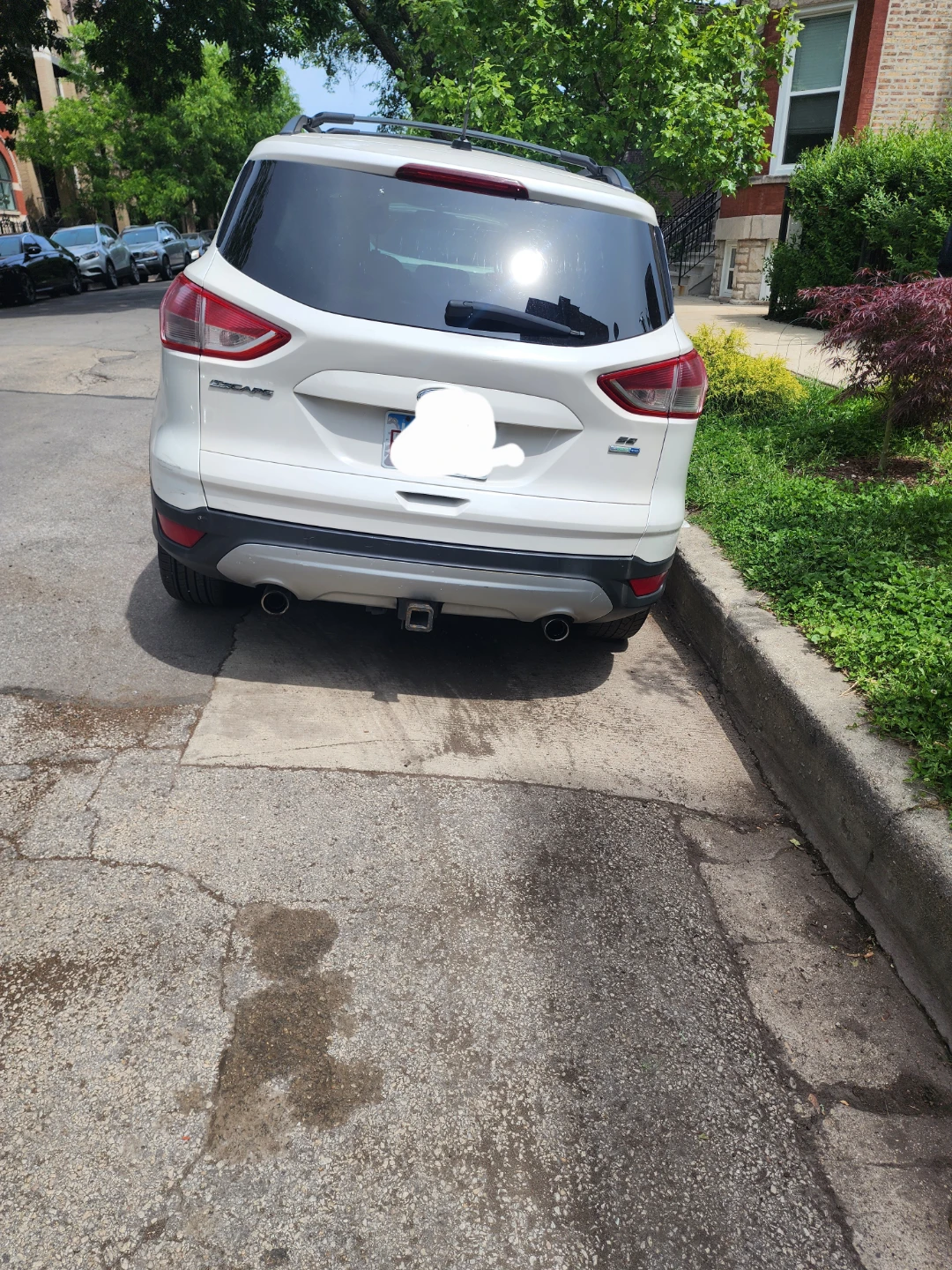 White Ford Escape SUV - photo 5