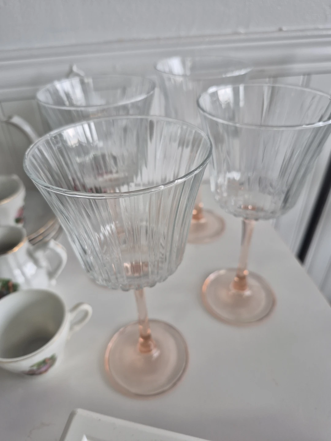 Set of 4 Vintage France Luminarc  Wine Glasses with Pink Stem