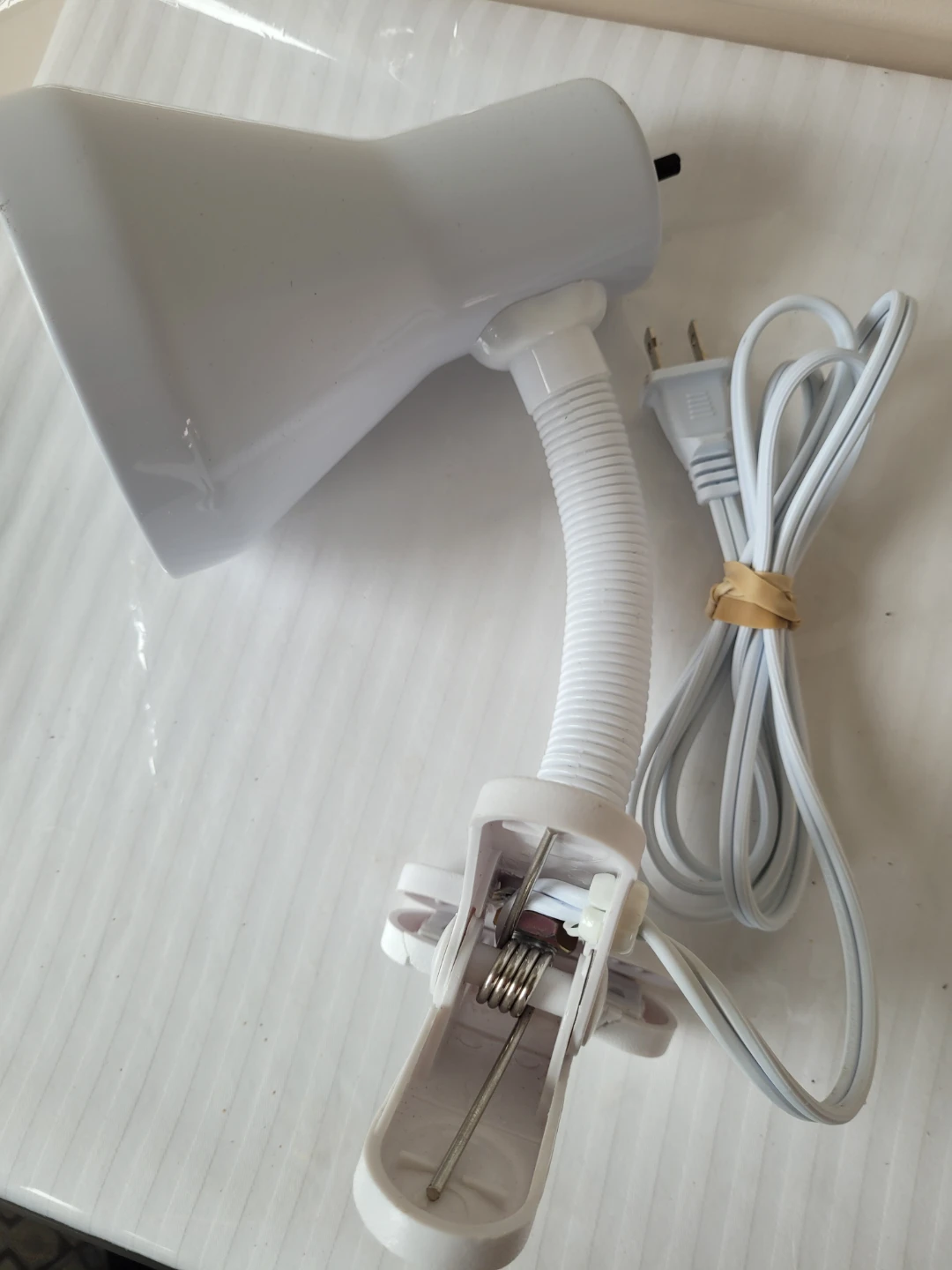 White Clip-On Lamp - photo 2
