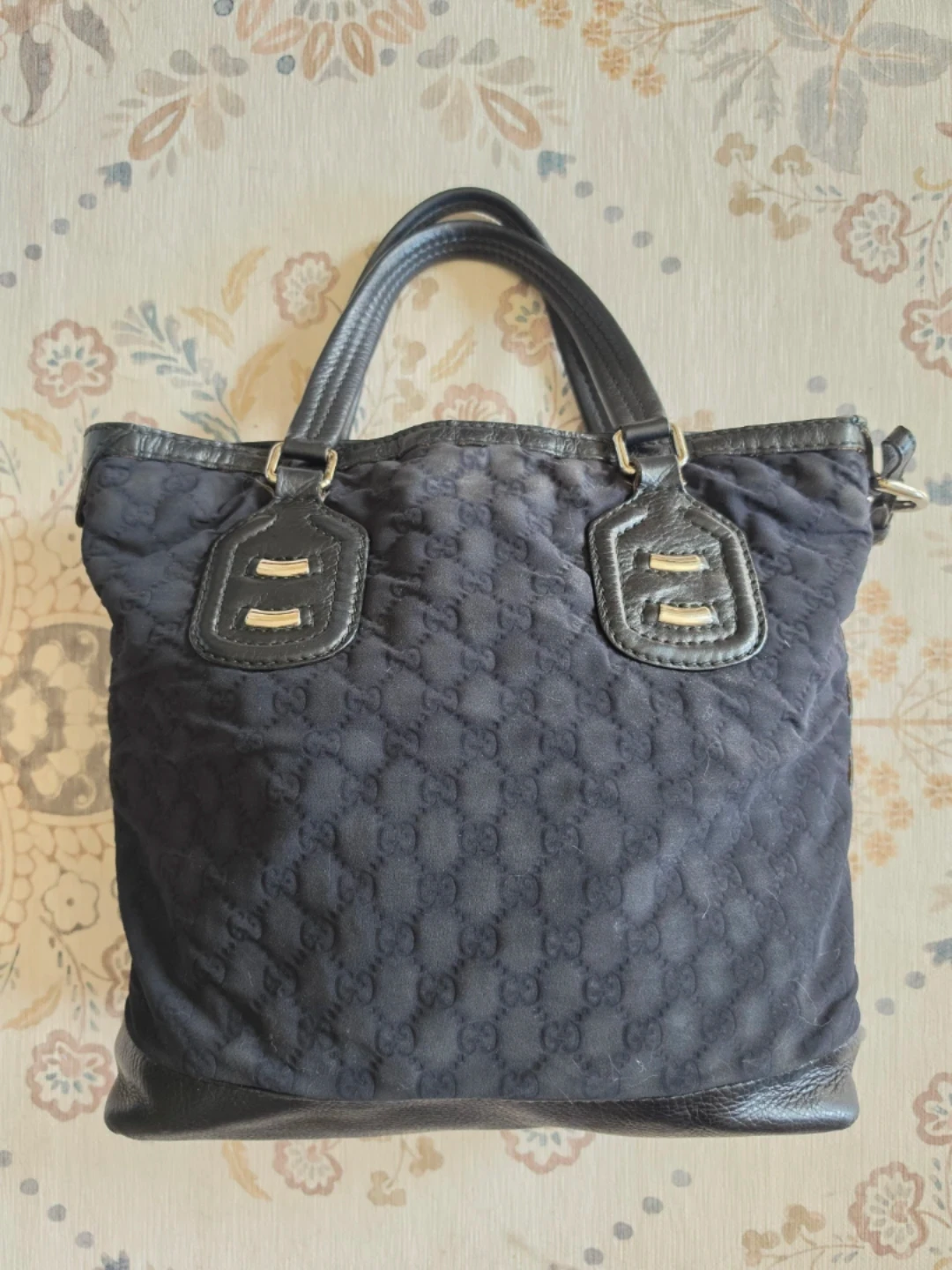 Gucci Quilted Tote Bag, Authentic with COA - photo 2