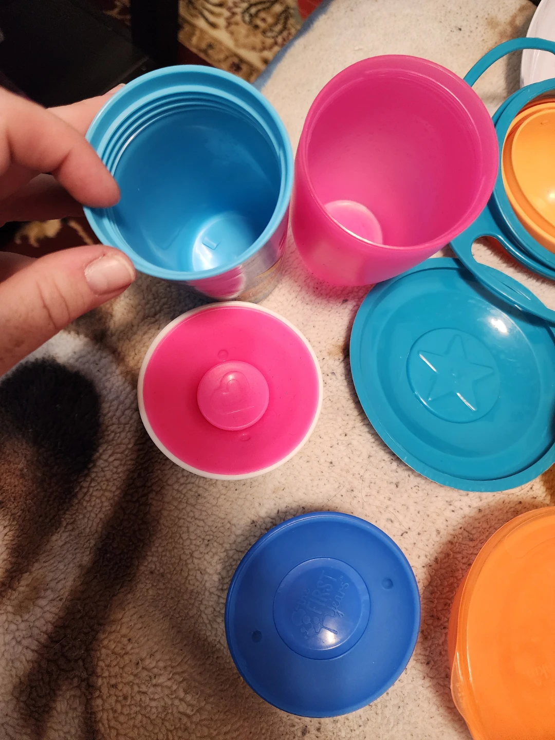 Baby/Toddler bowls with lids and 2 sipping cups - photo 2