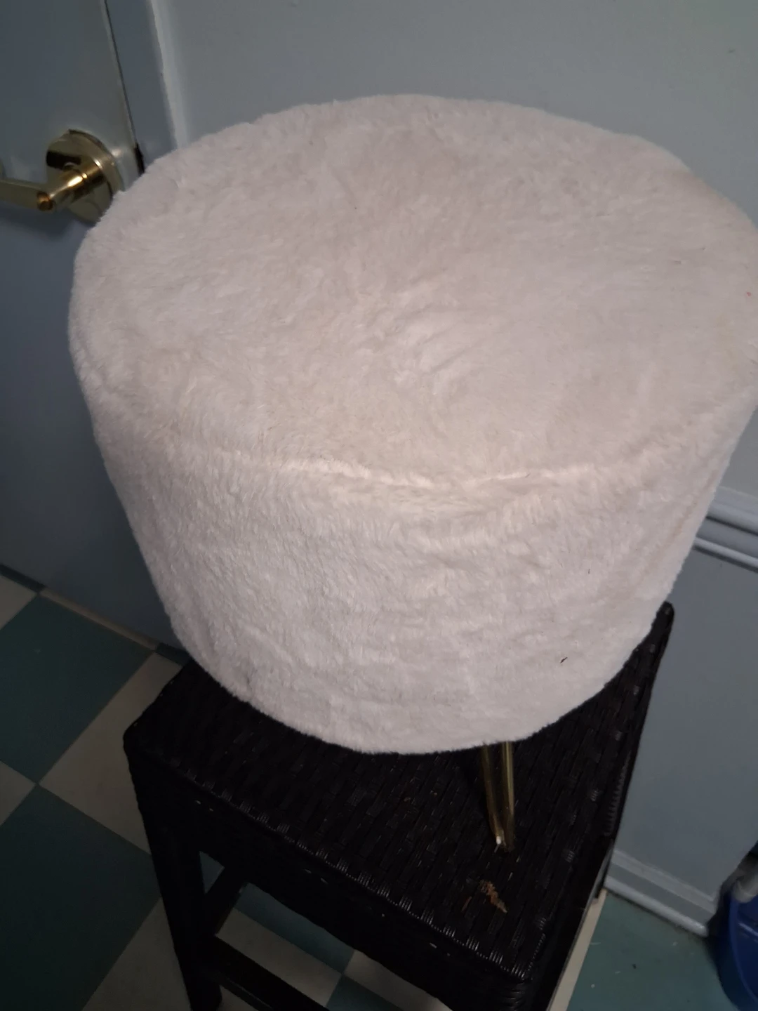 White Fluffy Ottoman Stool with Gold Legs - photo 2