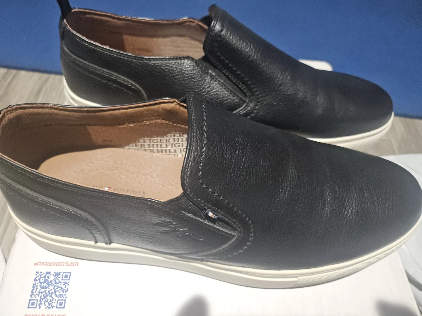 Tommy Hilfiger Men's Black Leather Slip-On Shoes Size 9.5 - photo 2