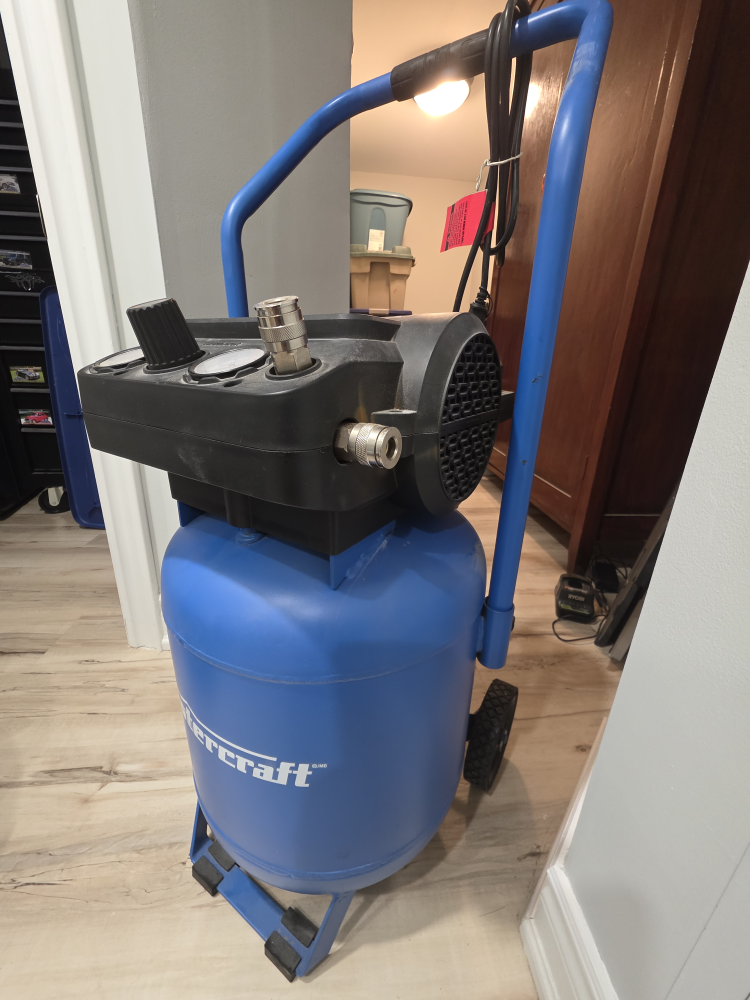 Mastercraft 10 Gallon Air Compressor with Hose - photo 3