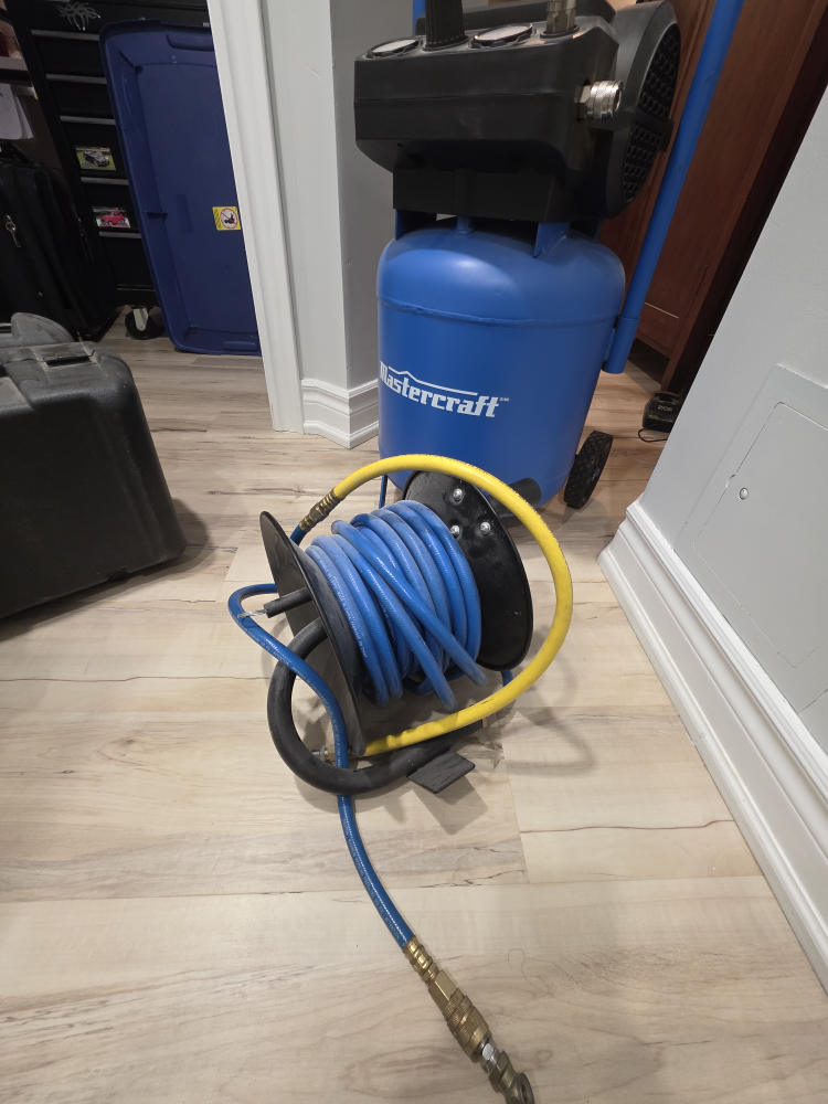 Mastercraft 10 Gallon Air Compressor with Hose - photo 4