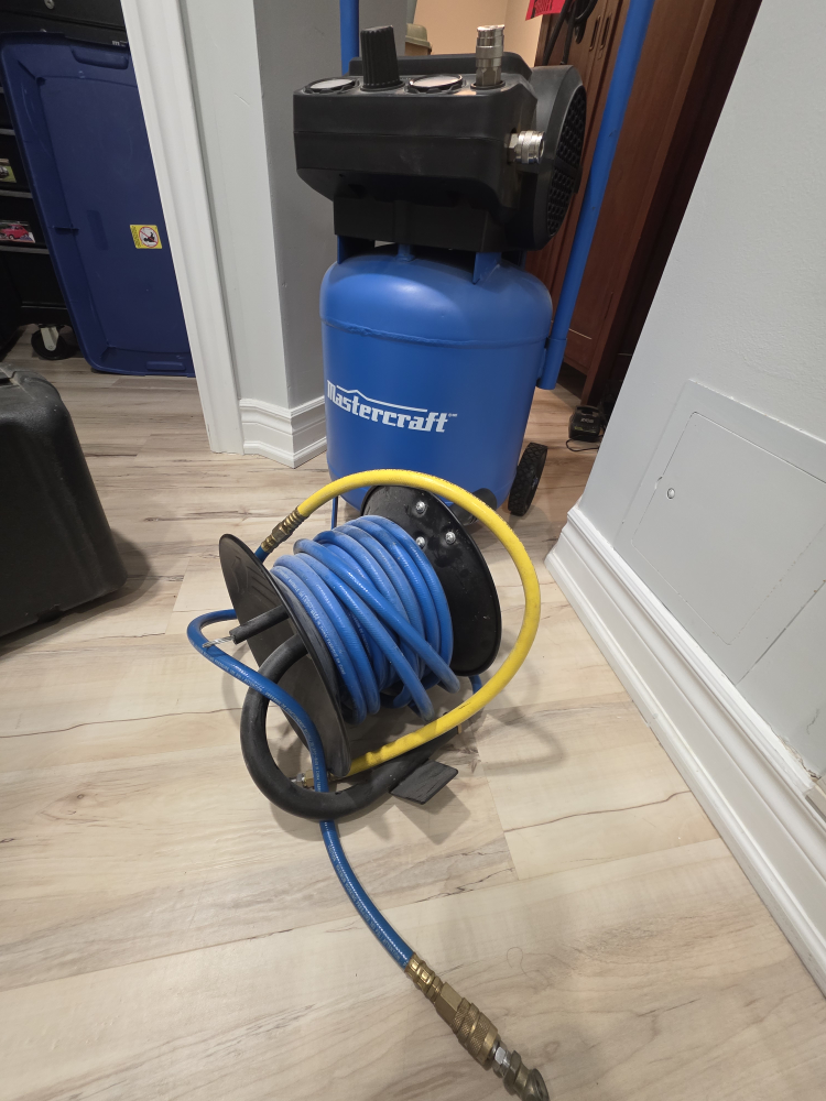 Mastercraft 10 Gallon Air Compressor with Hose - photo 5