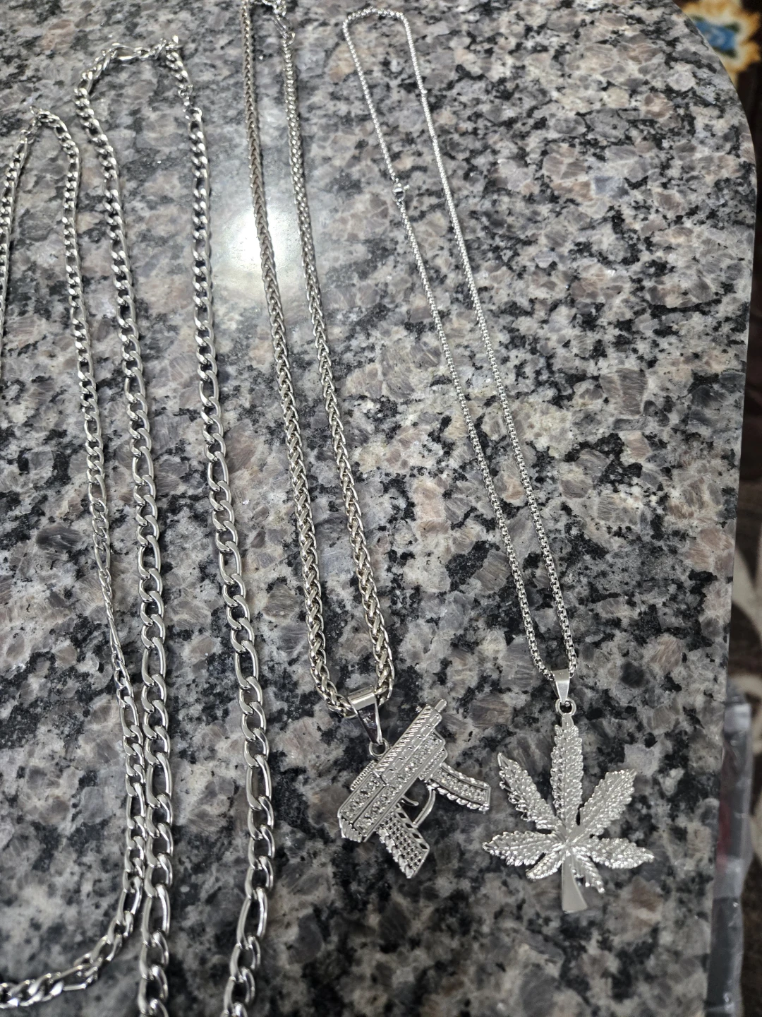 Set of 6 Silver Chains with 2 Pendants - photo 2