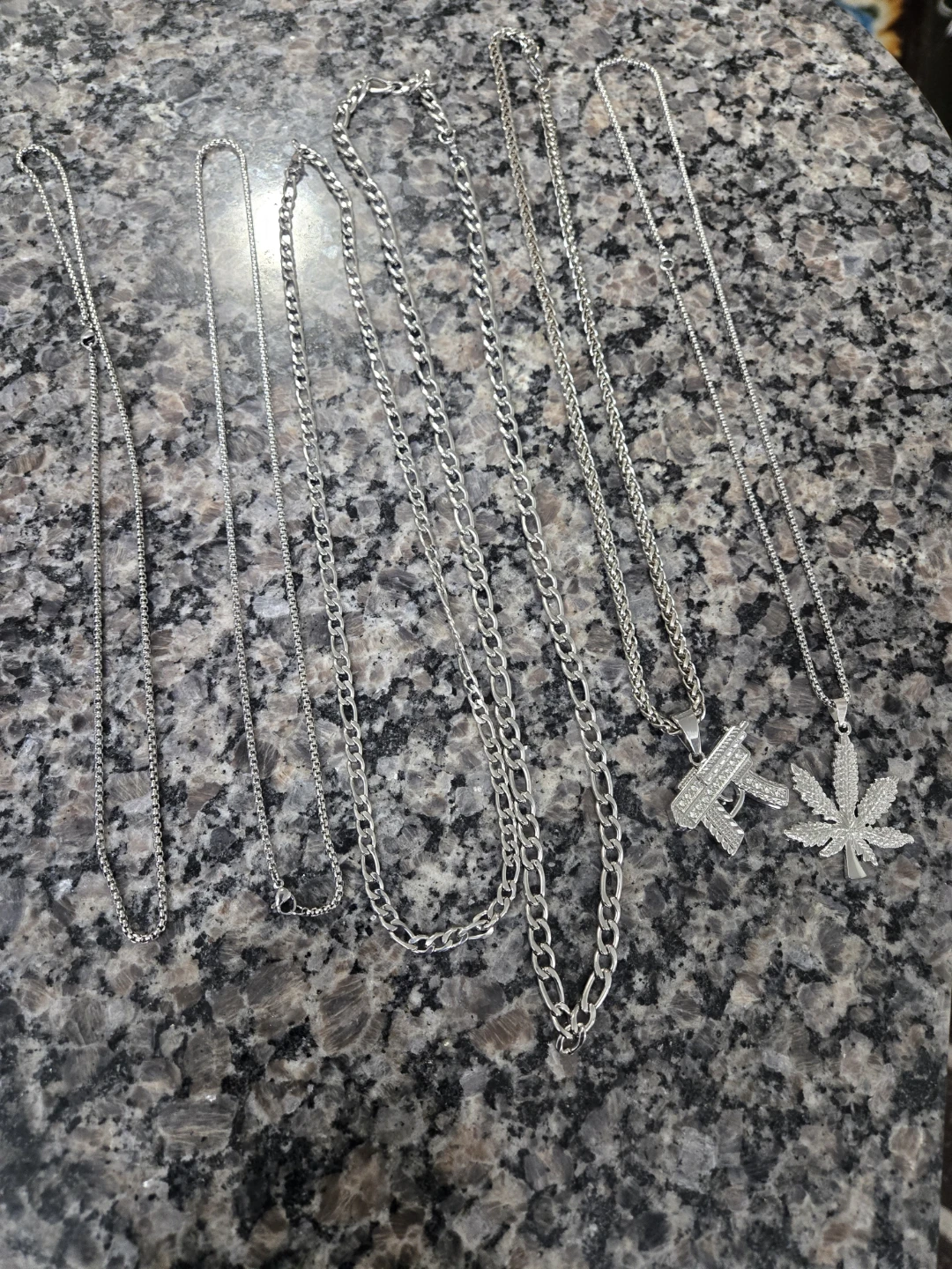 Set of 6 Silver Chains with 2 Pendants - photo 5