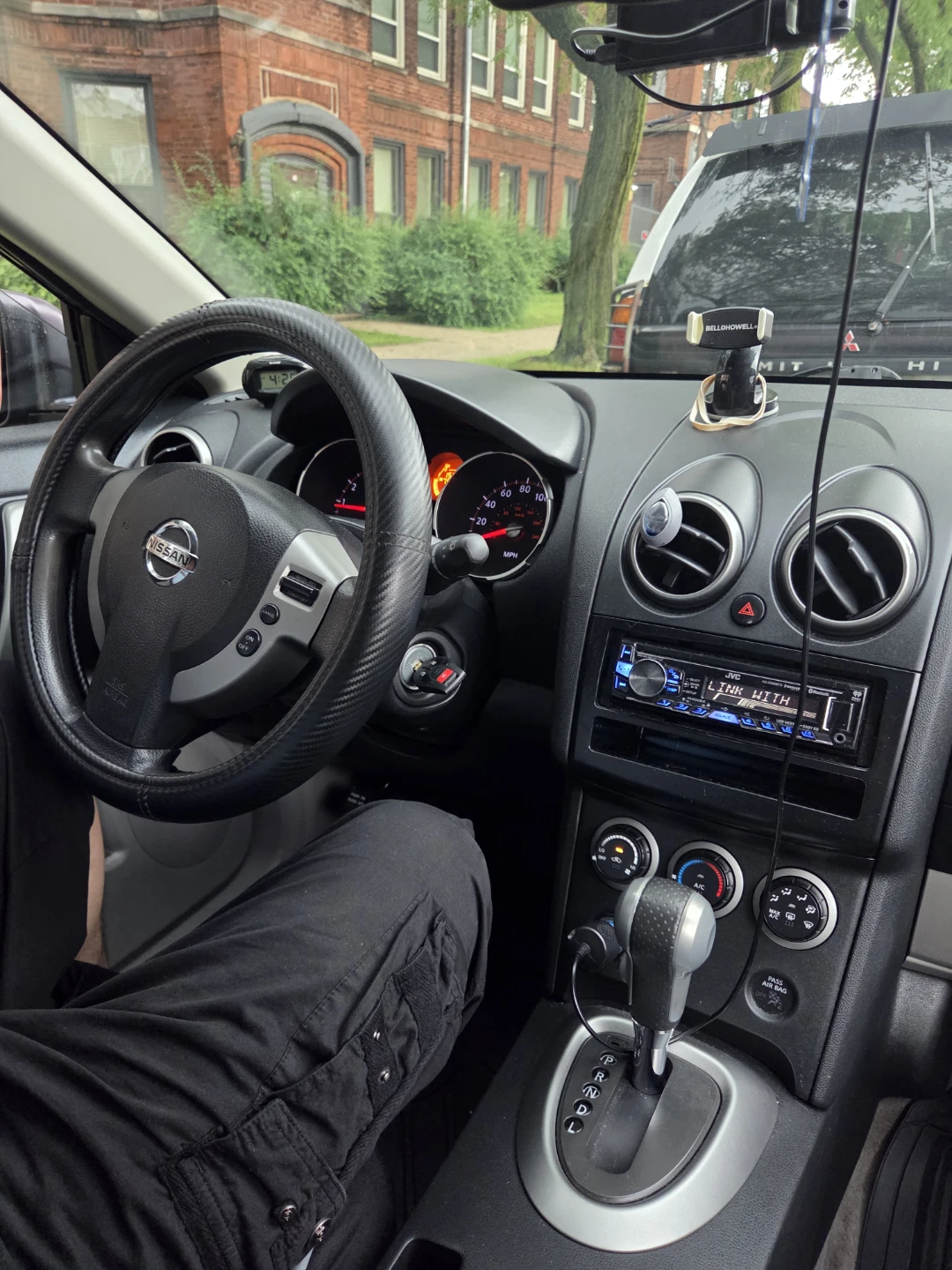 Nissan Rogue SUV - photo 4