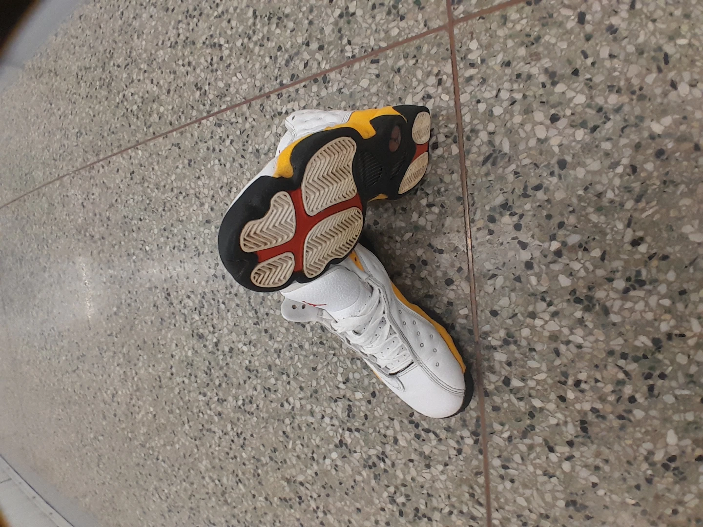 Air Jordan 13 White Yellow Sneakers Teens/Boys Size 6 - photo 2