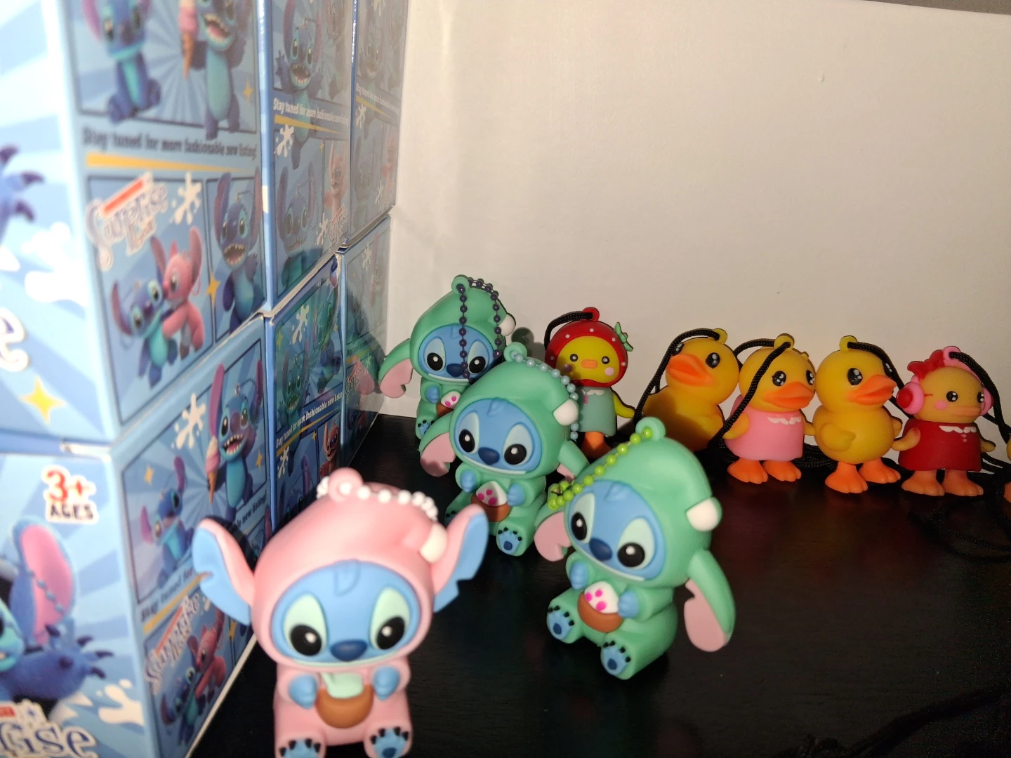 Ducks and Stinch in different outfits - photo 2