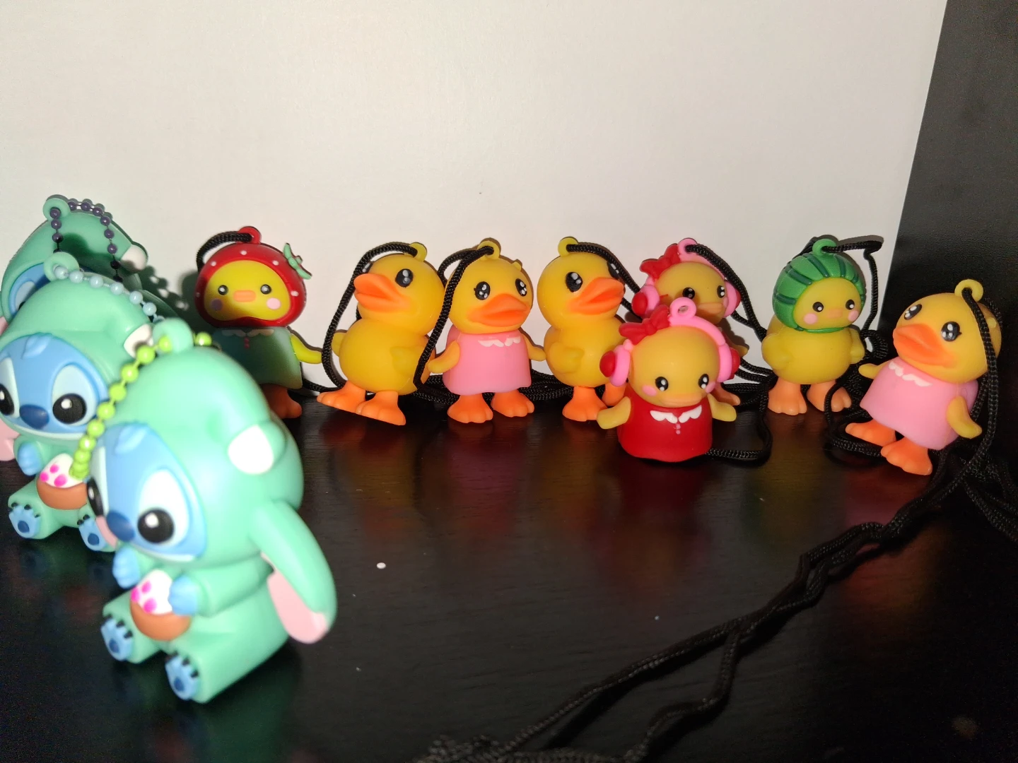 Ducks and Stinch in different outfits - photo 3