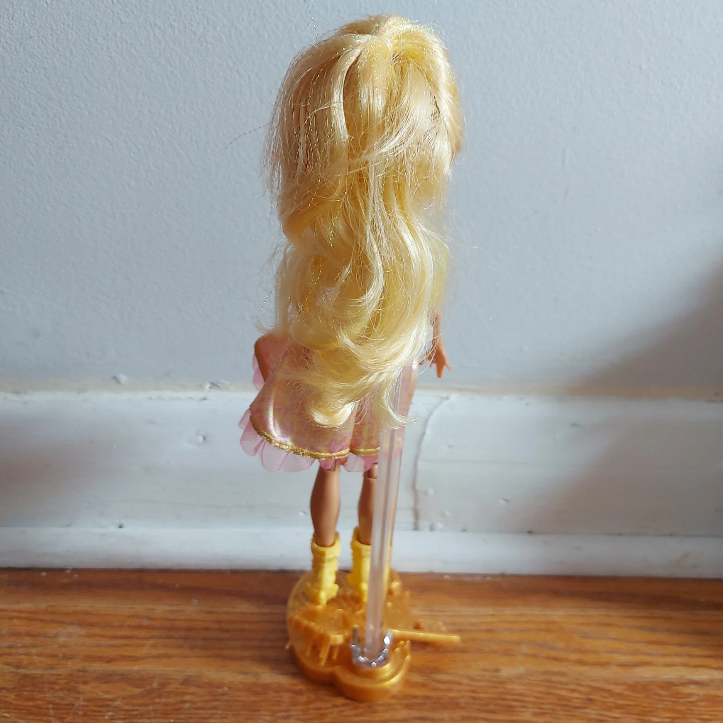 Like NEW - Original Ever After High Doll with Accessories - photo 2
