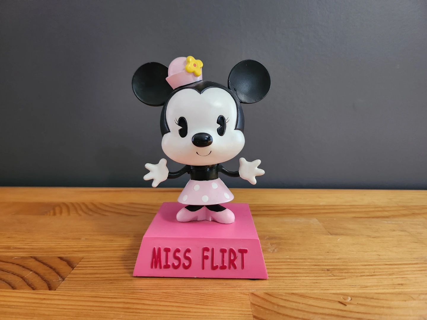 Disney Minnie Mouse Miss Flirt Bobblehead