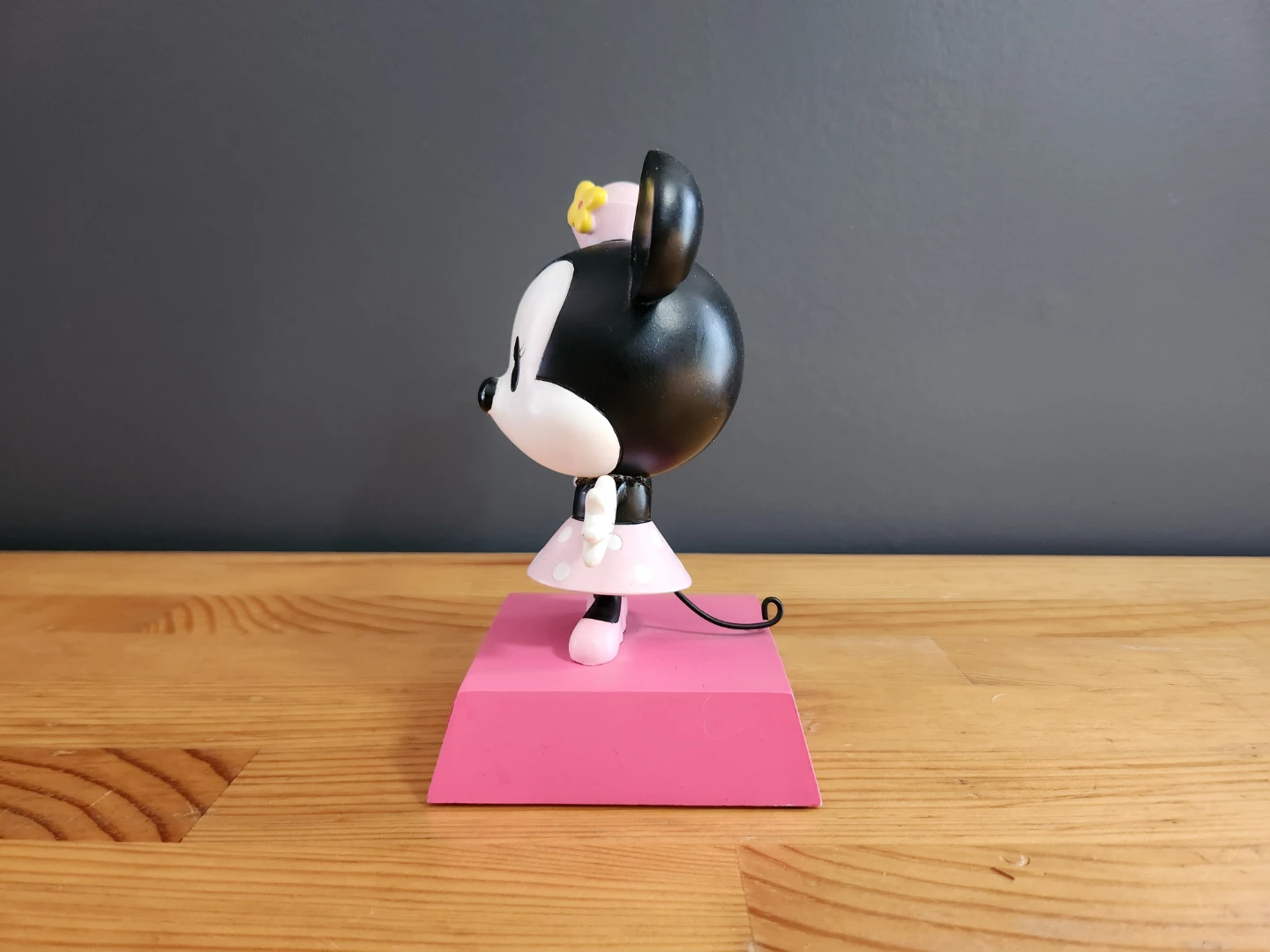 Disney Minnie Mouse Miss Flirt Bobblehead - photo 3