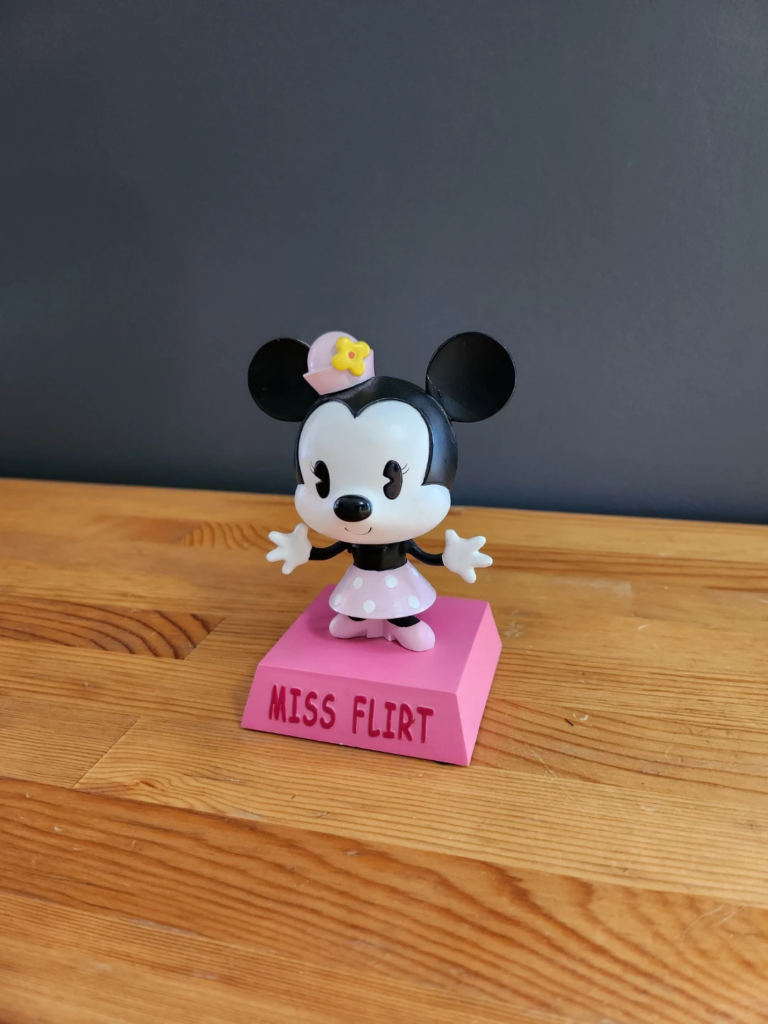 Disney Minnie Mouse Miss Flirt Bobblehead - photo 4