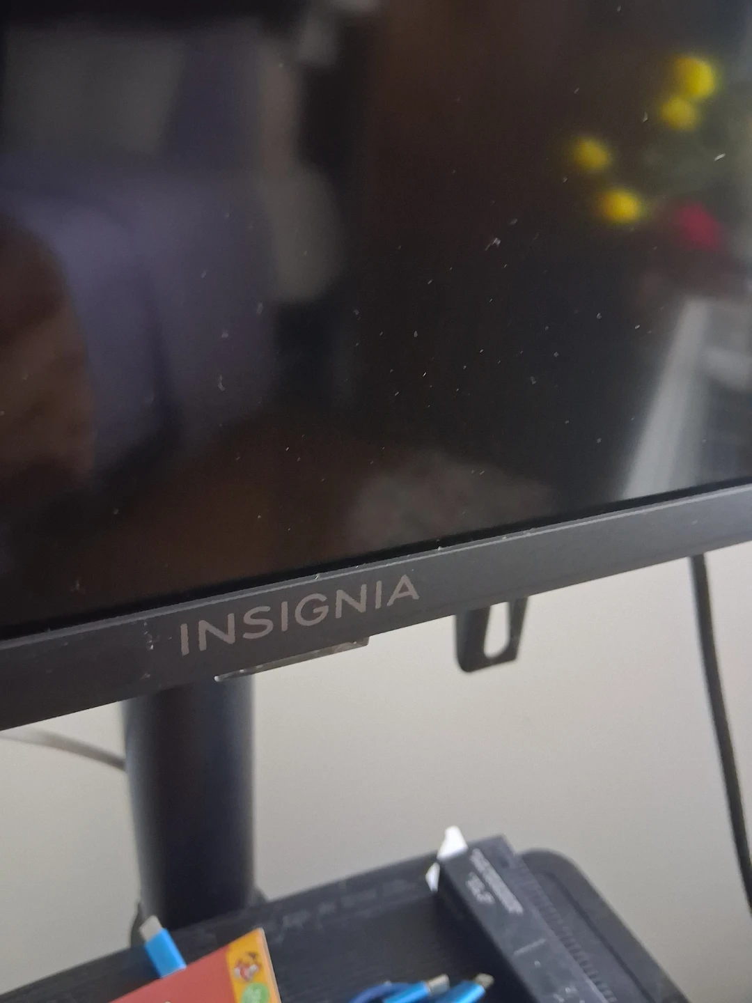 Insignia Fire TV with original remote - photo 2