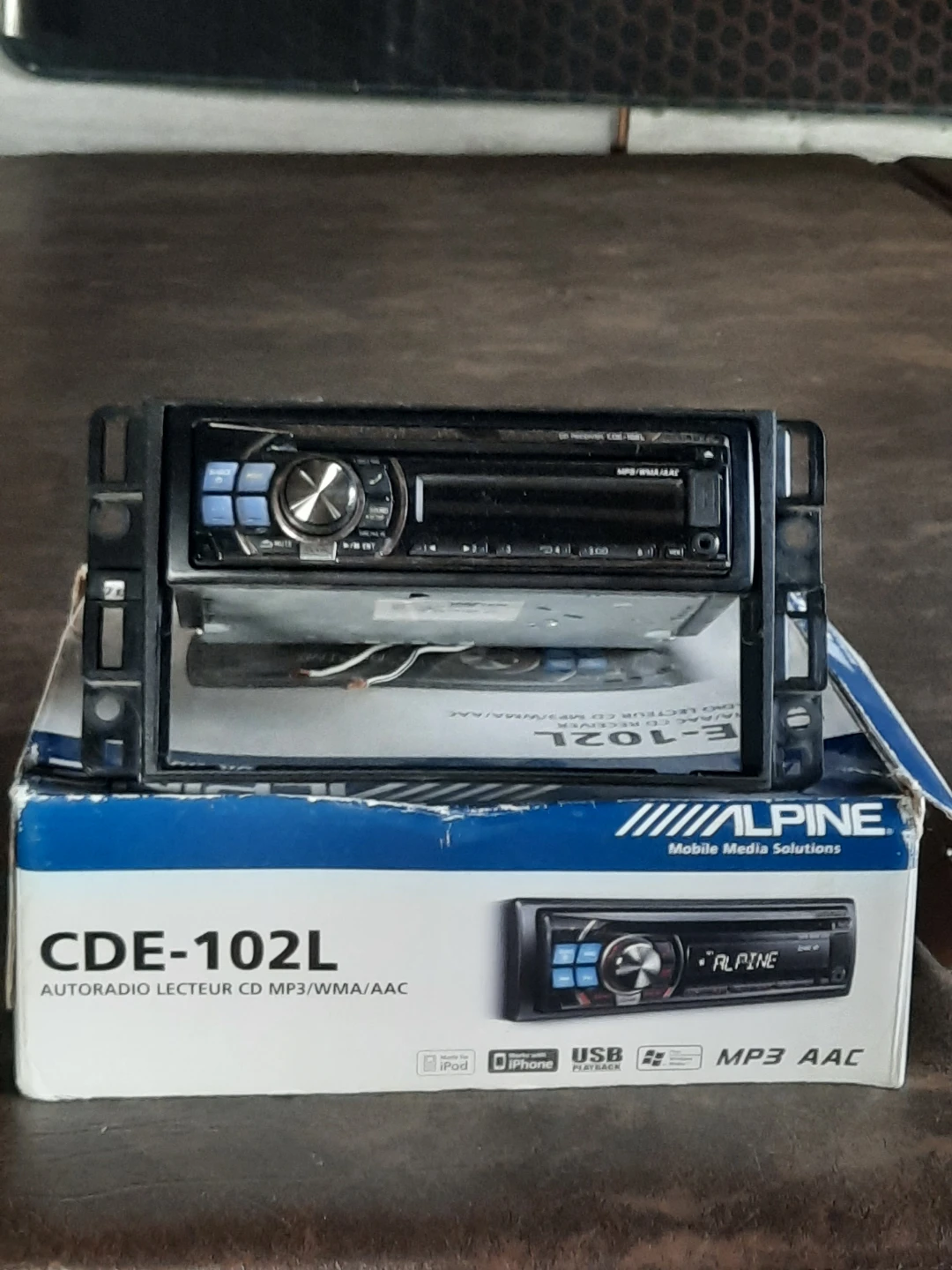 Alpine CDE-102L Car Stereo Receiver