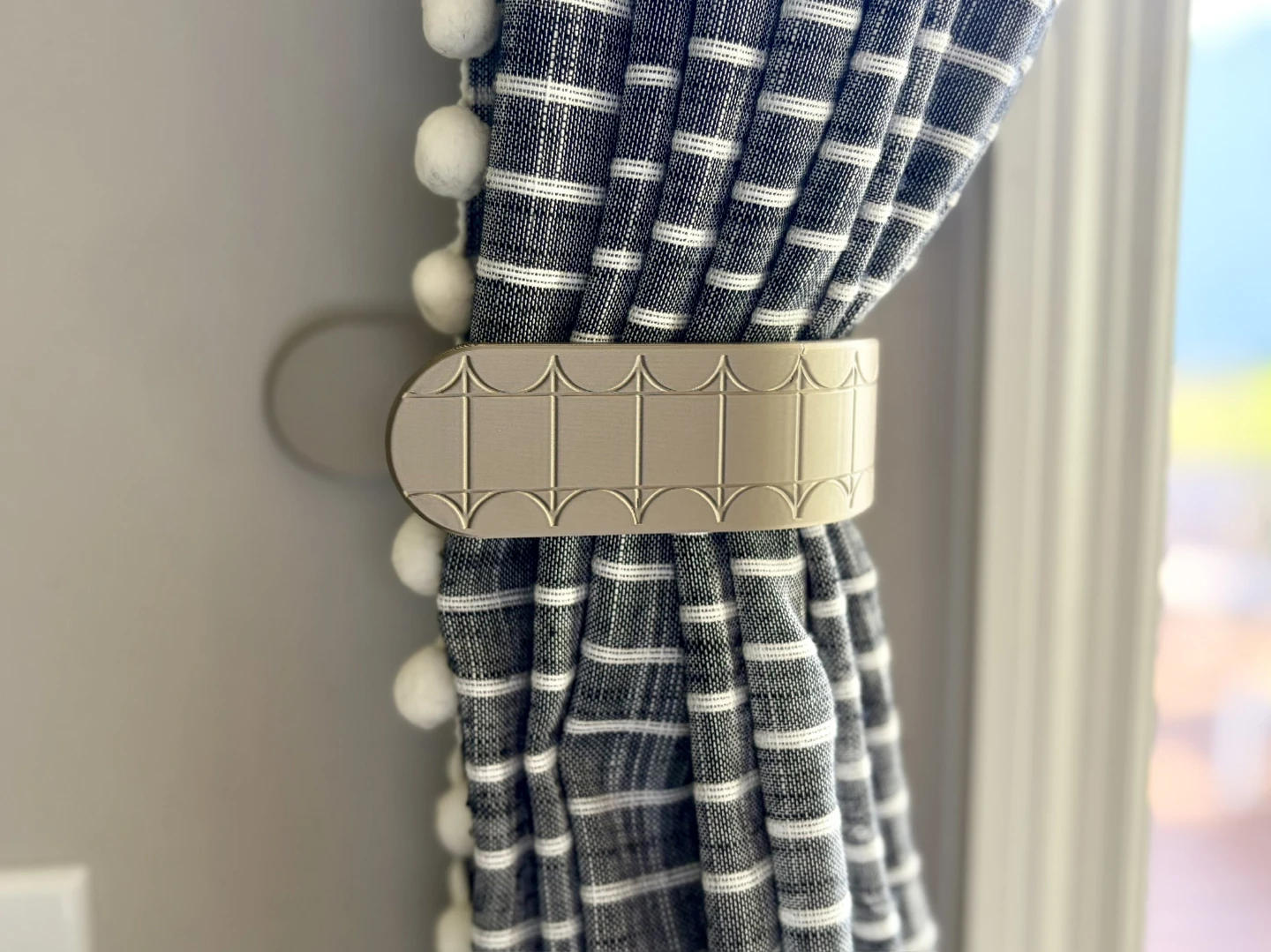 BNIB Modern Curtain Tiebacks | Mid-Century Designs set of 2 - photo 4