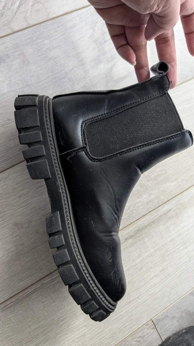 Urban Kids Black Chelsea Boots Size 2 - photo 2