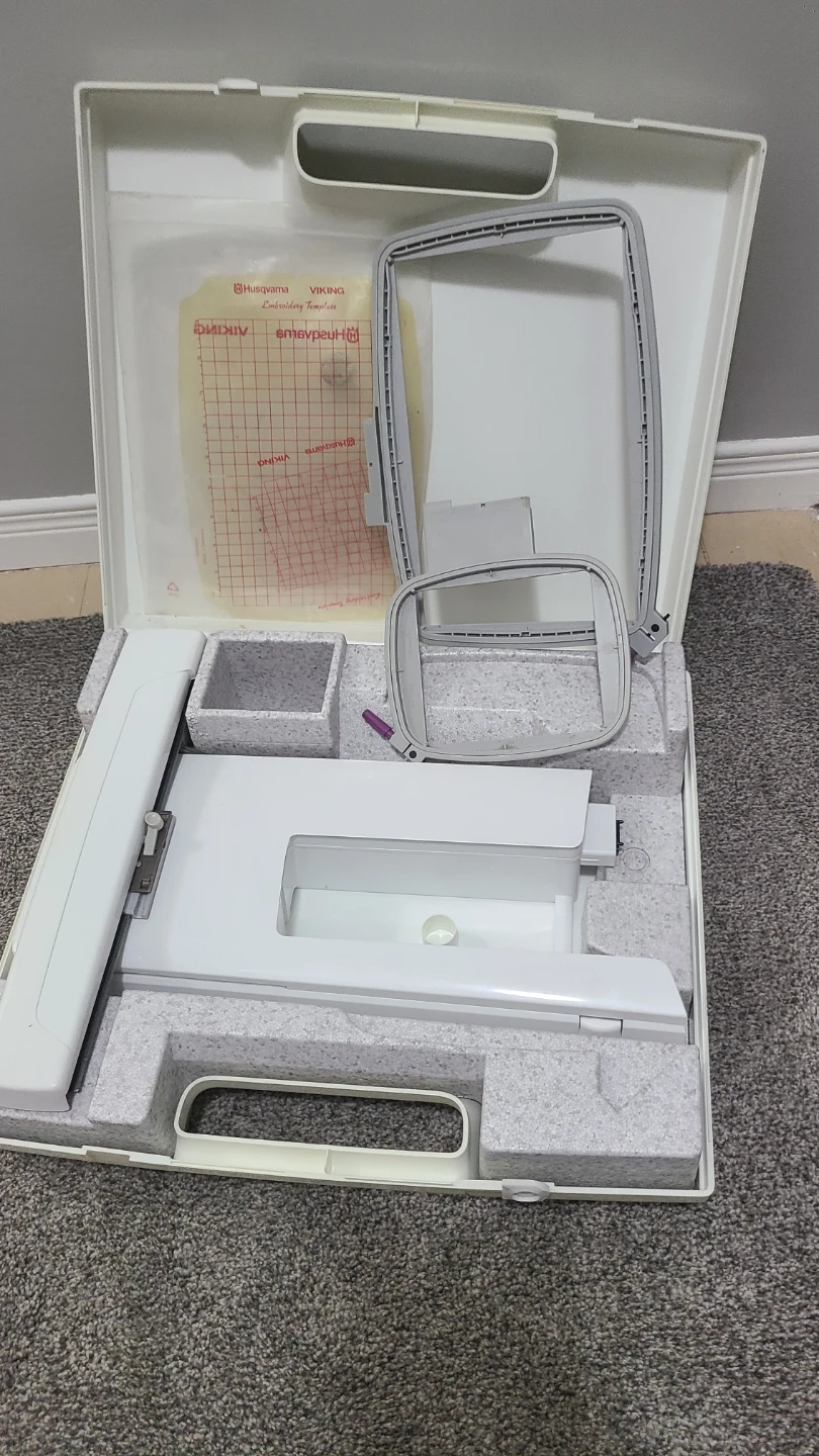 Husqvarna Viking Designer II Sewing Machine - photo 3