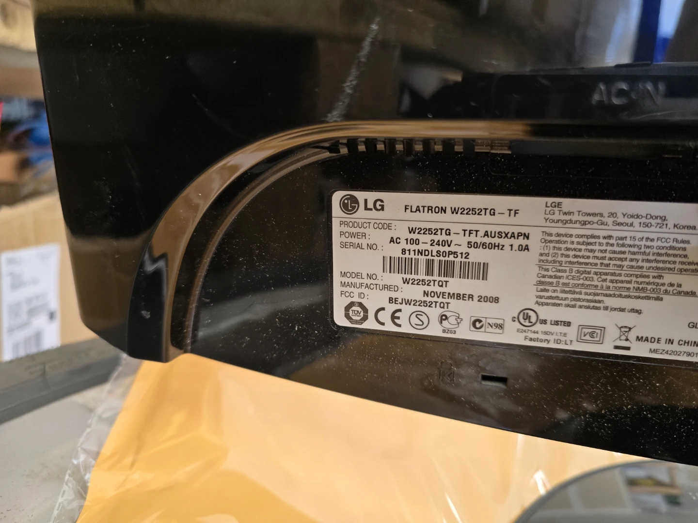 LG Flatron W2252TQ LCD Monitor - photo 3