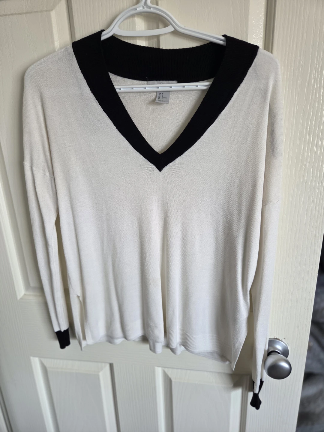 H&M V-Neck Sweater Size M
