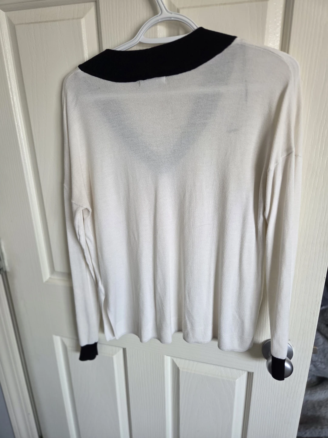 H&M V-Neck Sweater Size M - photo 2