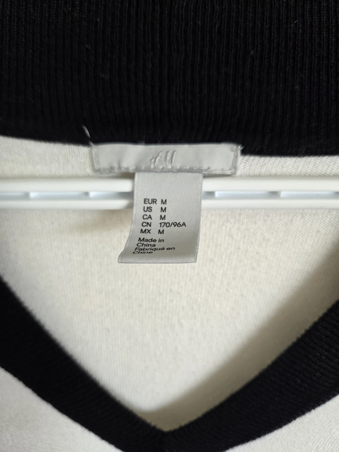 H&M V-Neck Sweater Size M - photo 3