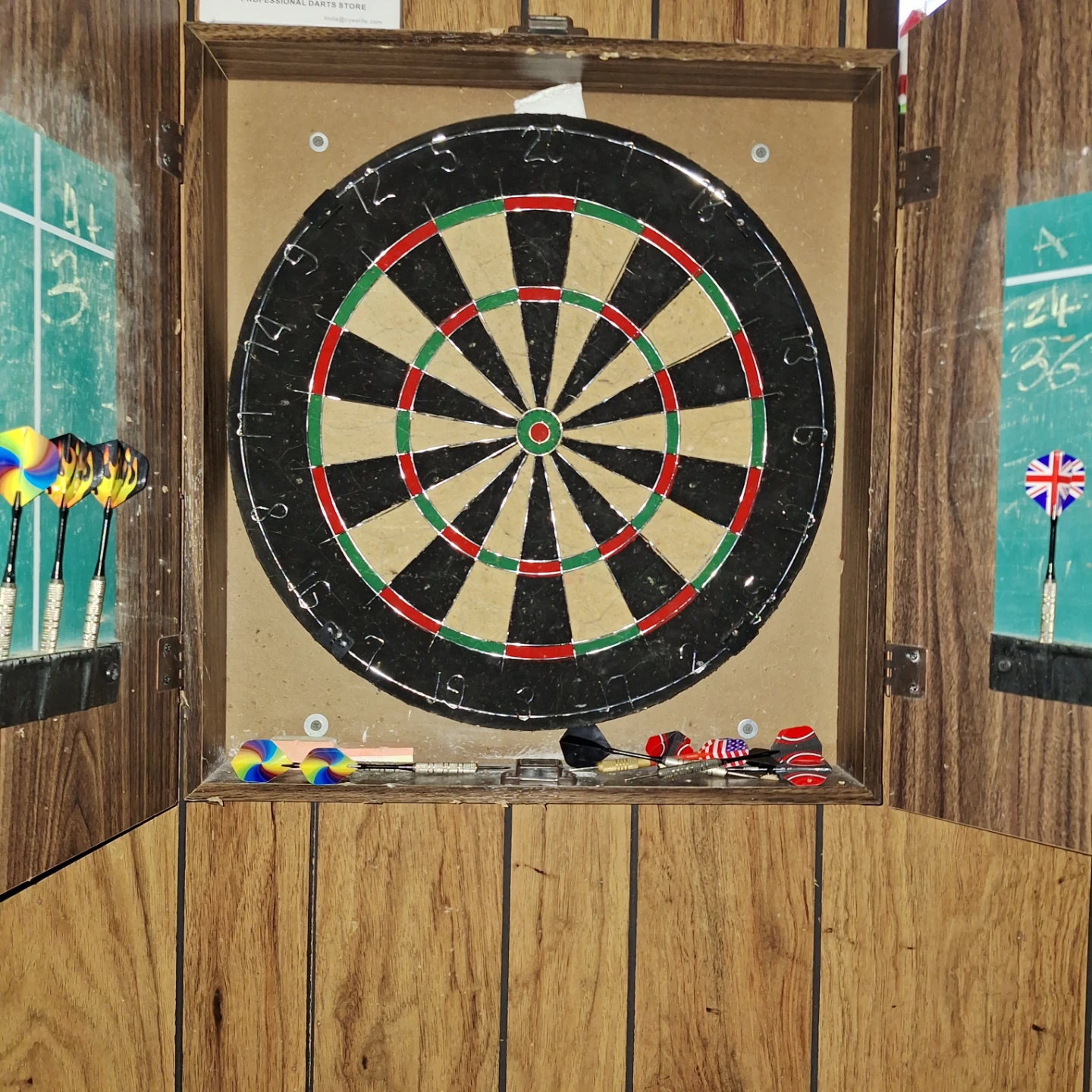 The Royal Arms Dartboard Cabinet with Darts