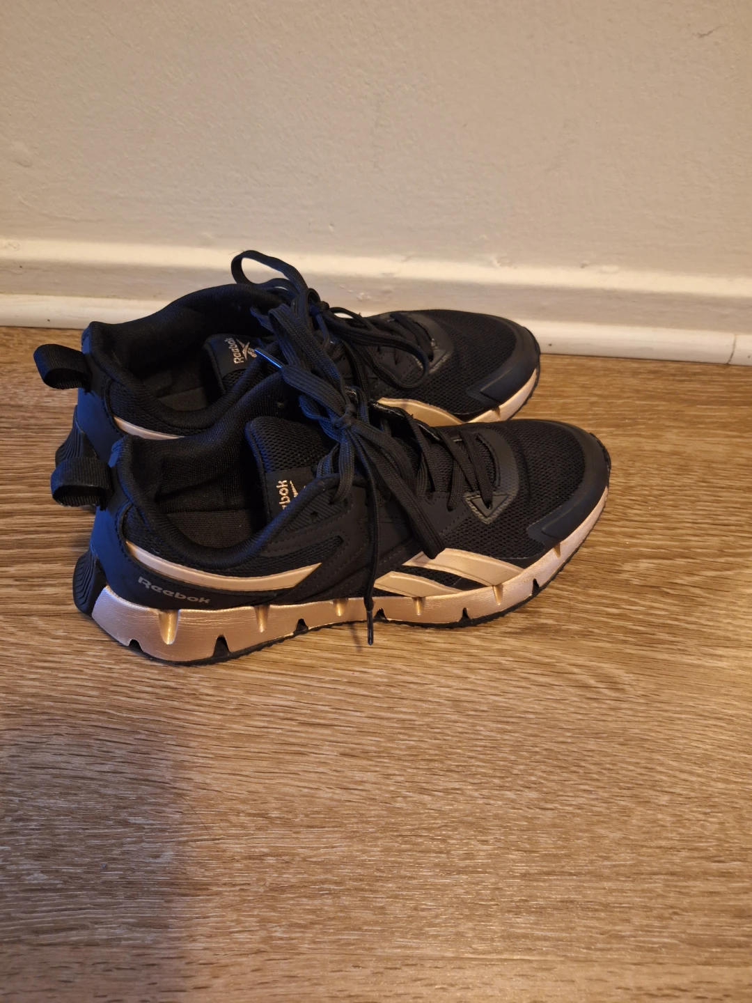Reebok Black & Gold Running Shoes - photo 3