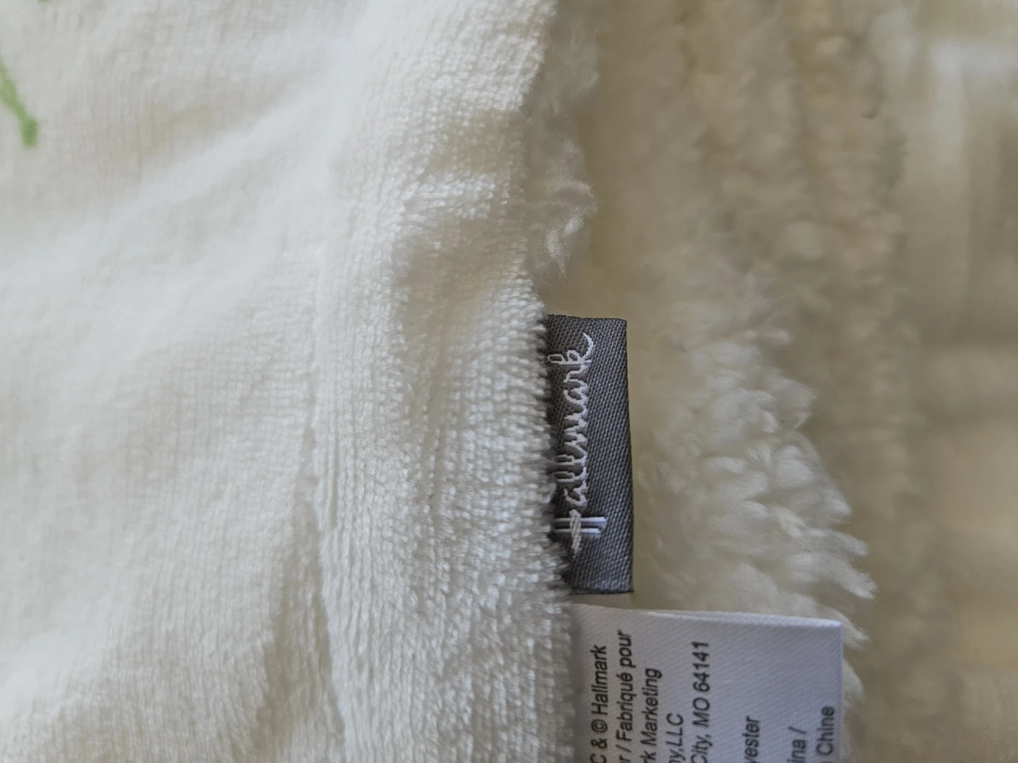 Hallmark Fleece Throw Blanket - photo 3