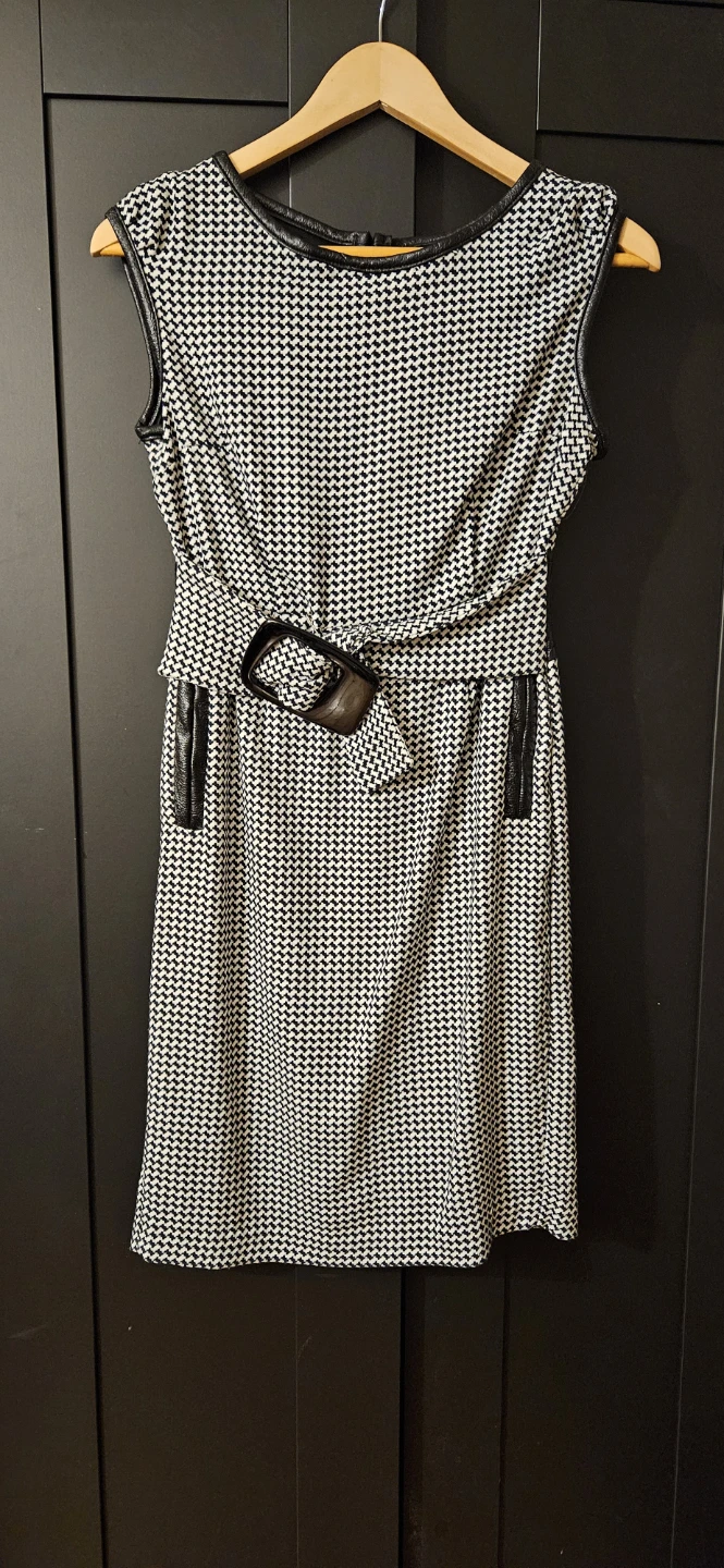 Slim-fit dress