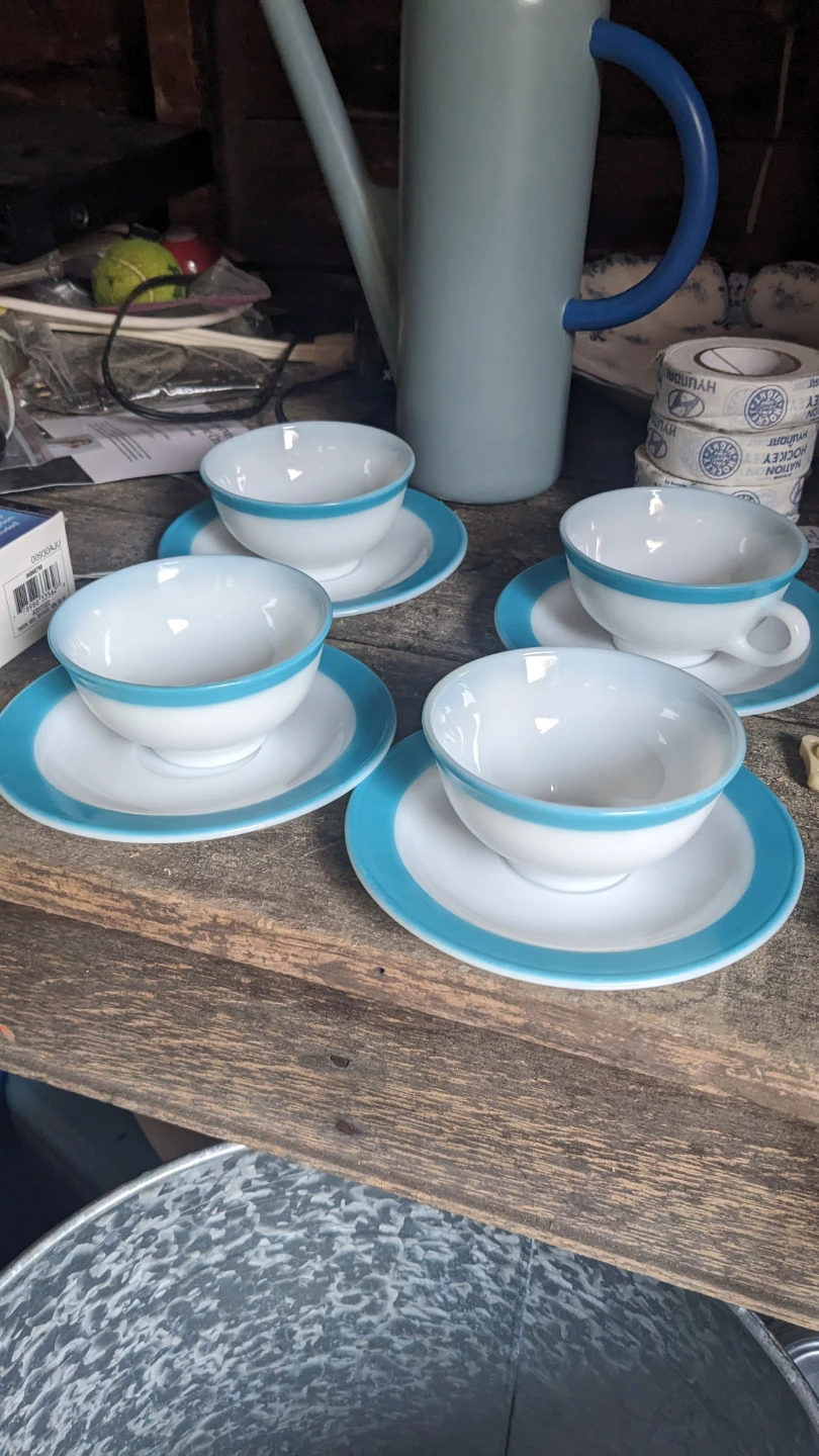 Set of 4 Pyrex Mug and Saucer