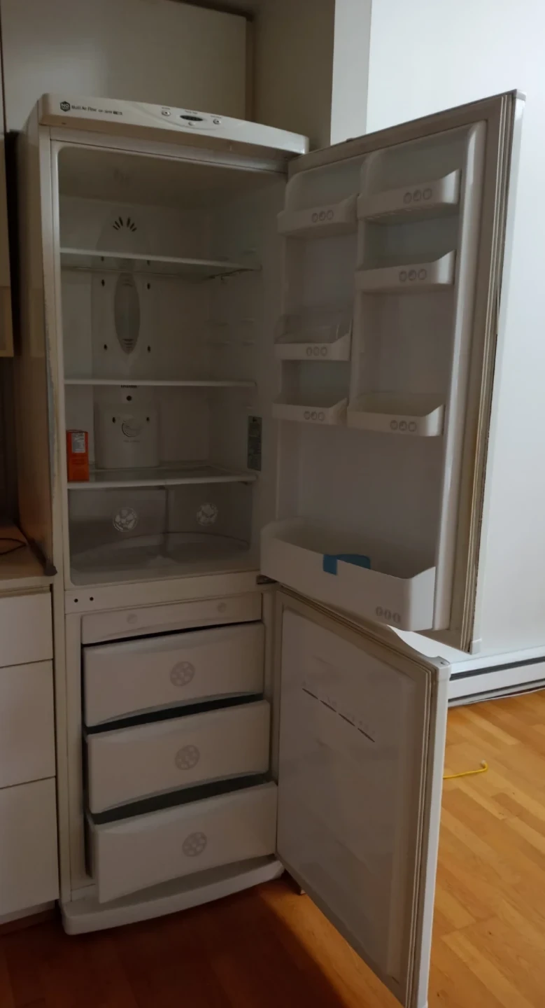 LG Electronics 24-inch W 12 cu. ft. Bottom Freezer Refrigerator - photo 2