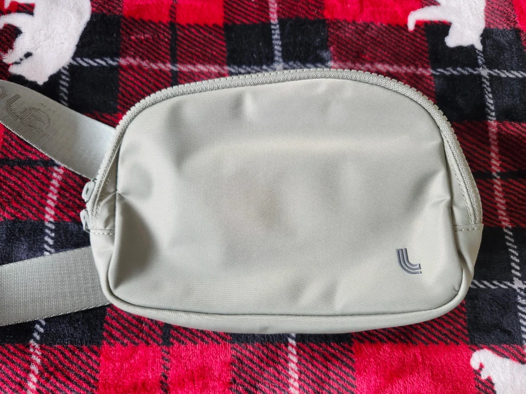 Lole Small Pouch Bag
