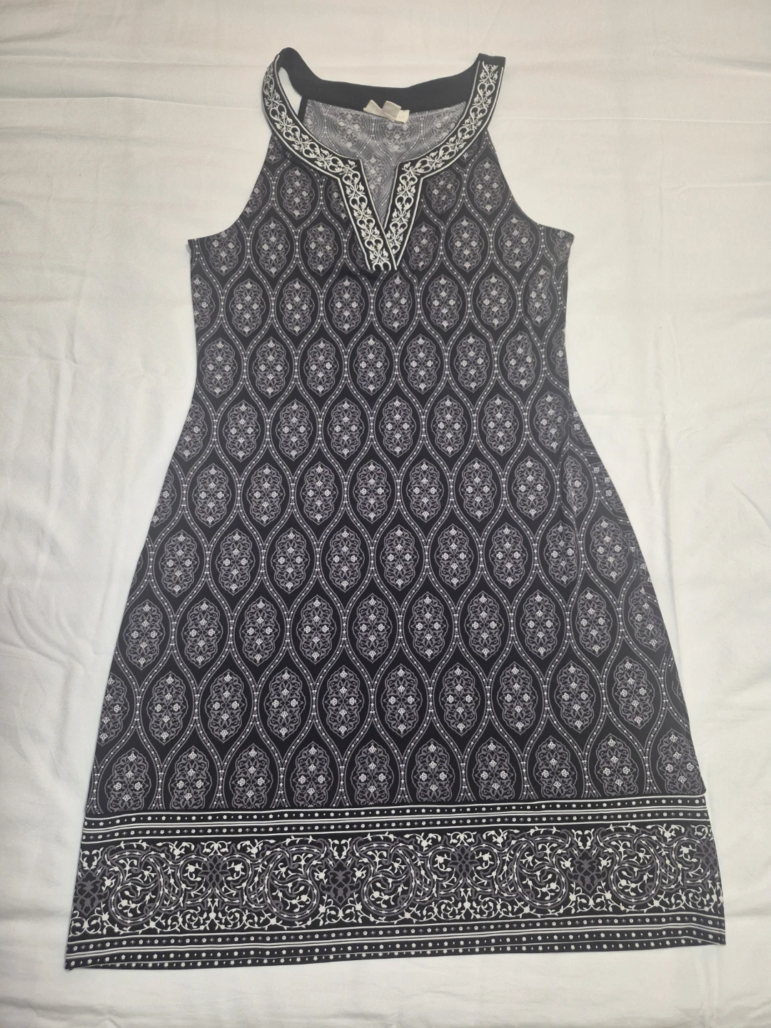 Chic Black and White Patterned Dress size M