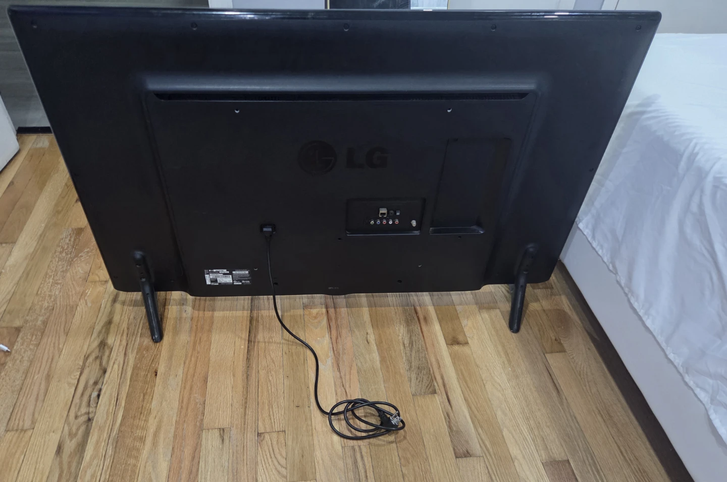 LG Television - photo 2