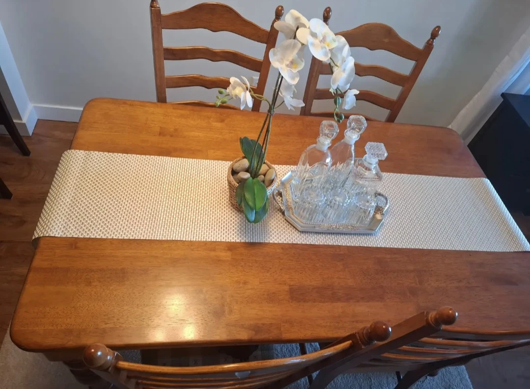 Solid Wood Dining Table, Chairs and Free Carpet - photo 2