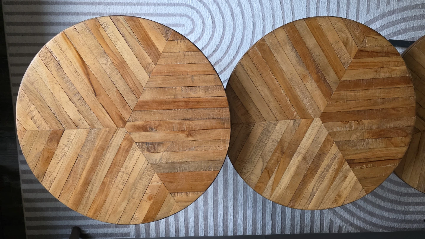 Neating Wooden Round  Tables